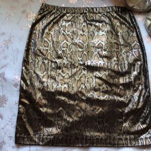 Karen Kane stretchy snake print skirt